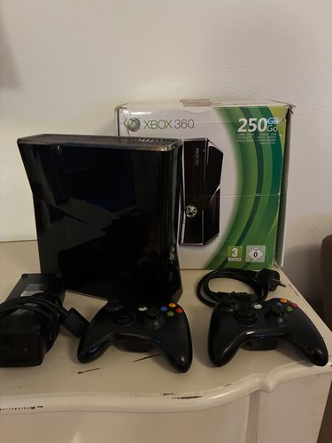Xbox 360 slim 250gb - 250gb, complete